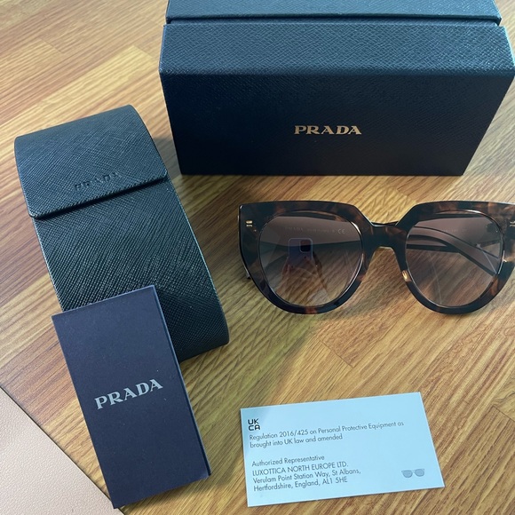 Prada oversized cat eye sunglasses - Picture 4 of 6